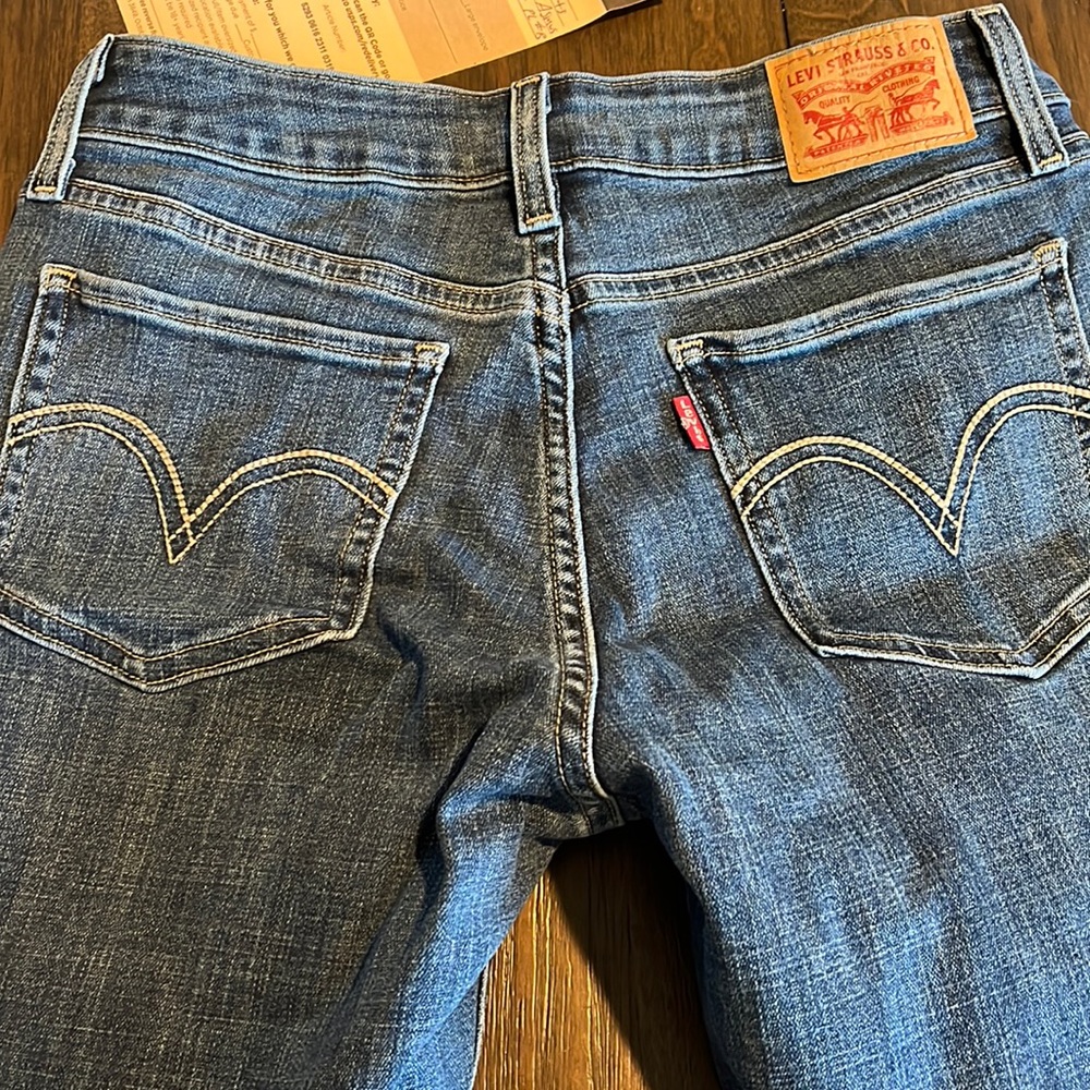 Never worn levis 535 jeans distressed